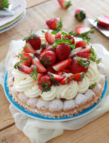 Dacquoise avec crème et fraises sans gluten - La Cassata Celiaca