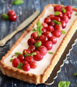 Crostata con ciliegie e panna cotta senza glutine - La Cassata Celiaca