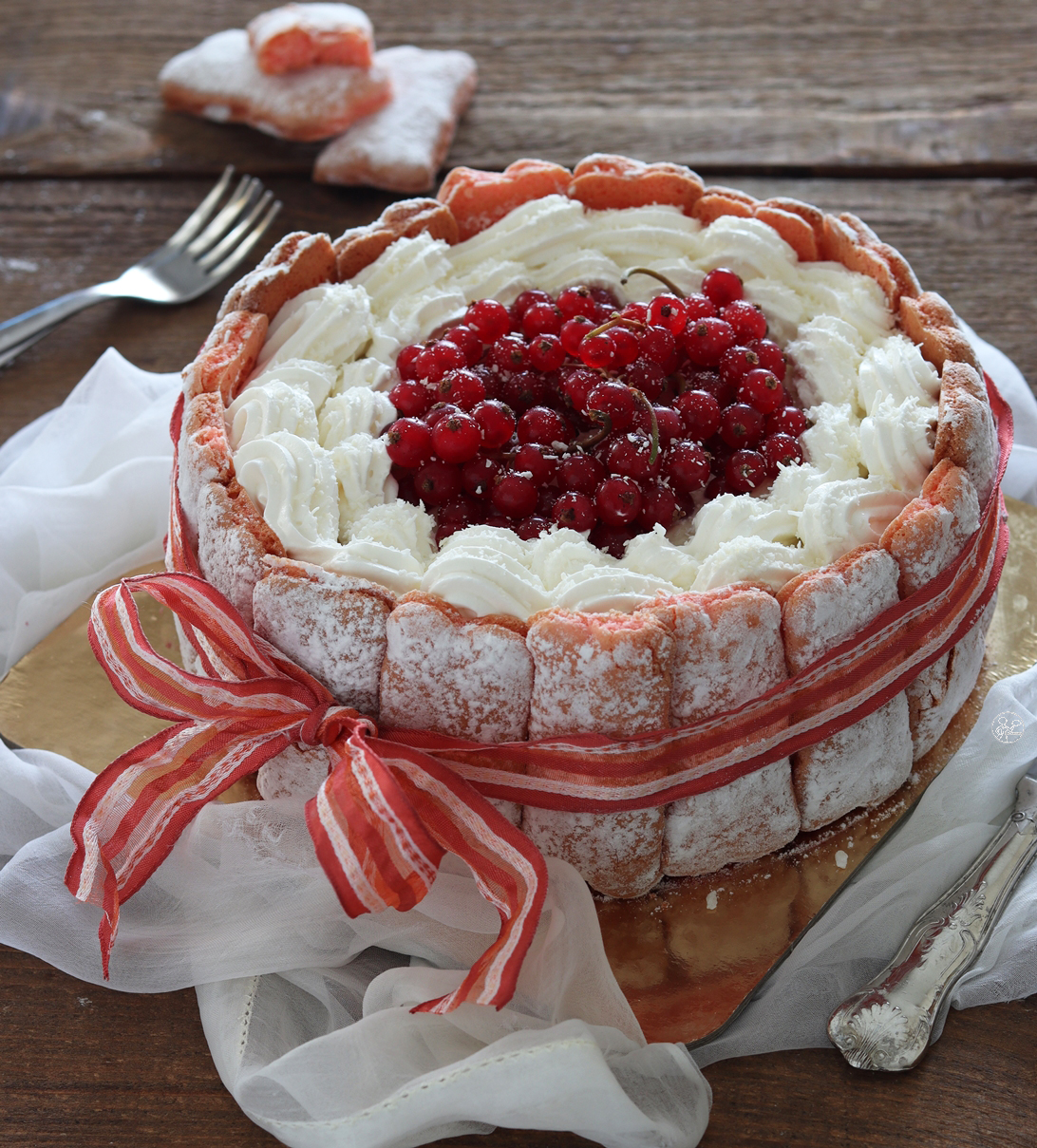 Charlotte al pistacchio e ribes senza glutine - La Cassata Celiaca Charlotte al pistacchio e ribes senza glutine - La Cassata Celiaca