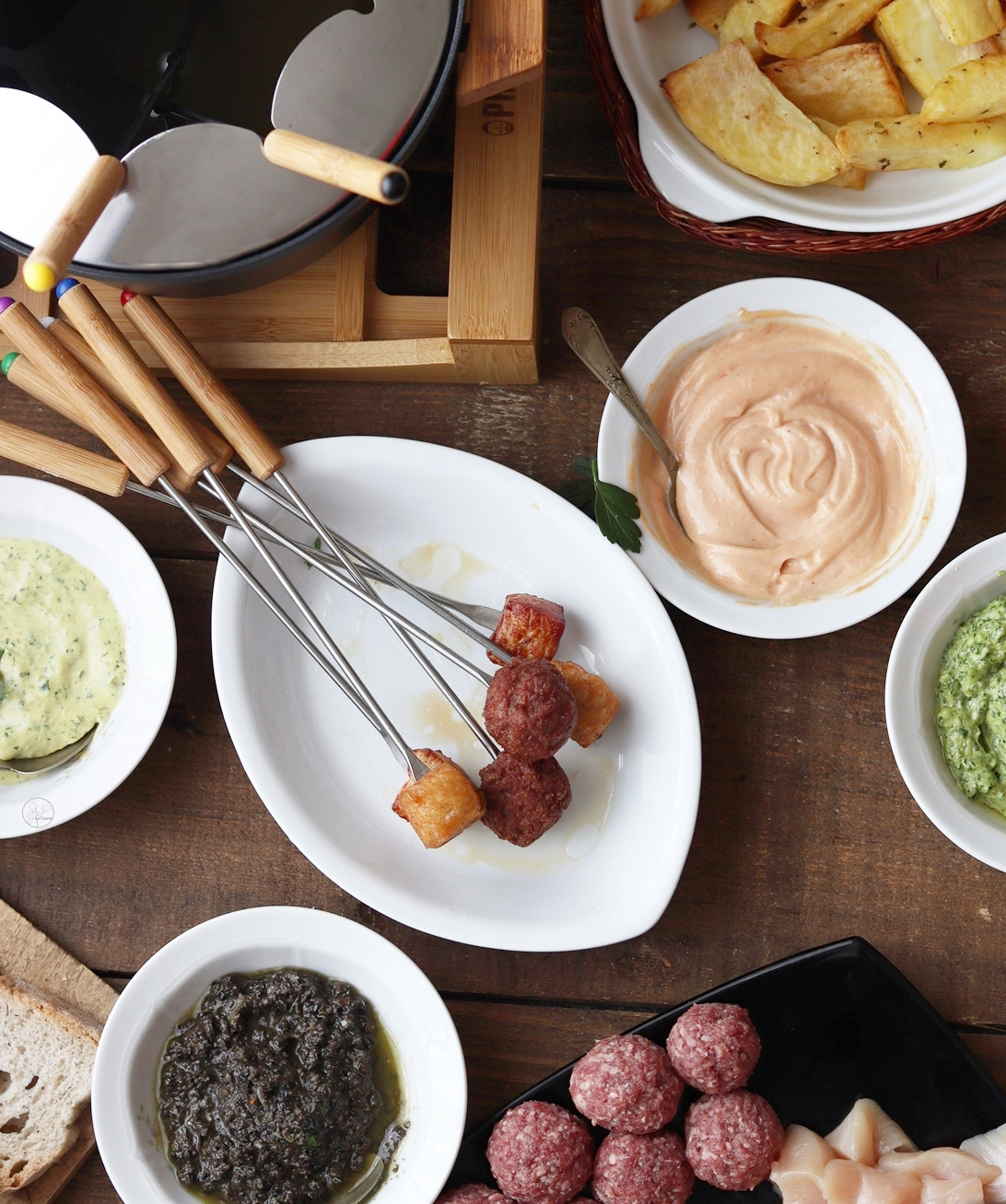 Fondue bourguignonne o fonduta di carne - La Cassata Celiaca Fondue bourguignonne o fonduta di carne - La Cassata Celiaca