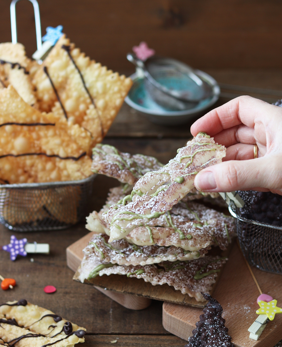 Chiacchiere senza glutine con Miscela Oro Fritti - La Cassata Celiaca Chiacchiere senza glutine con Miscela Oro Fritti - La Cassata Celiaca