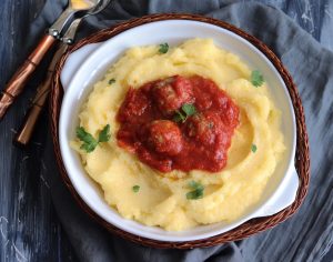 Polenta con polpette al sugo - La Cassata Celiaca