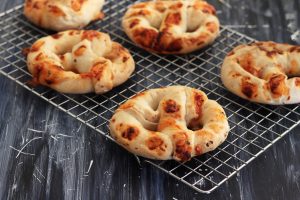 Bretzel pizza sans gluten - La Cassata Celiaca