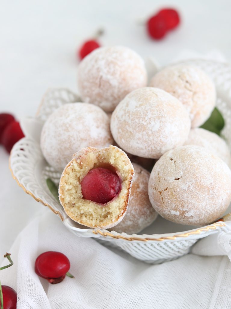 Petits fours aux amandes et cerises sans gluten - La Cassata Celiaca