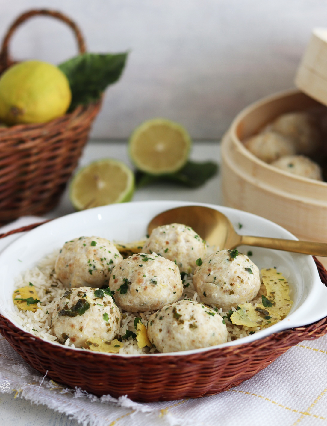 Boulettes au citron cuites dans le panier vapeur en bambou - La Cassata Celiaca