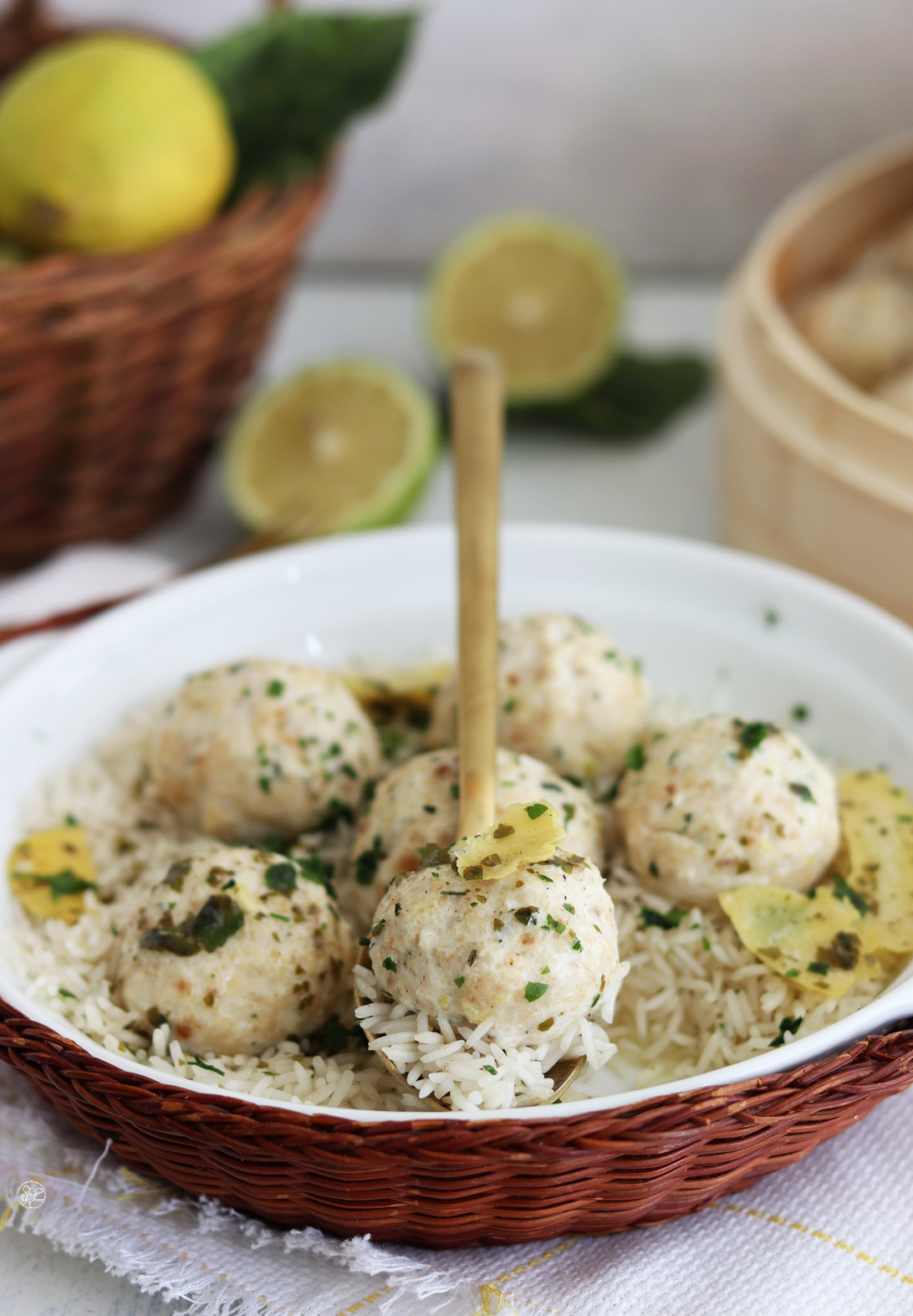 Boulettes au citron cuites dans le panier vapeur en bambou - La Cassata Celiaca