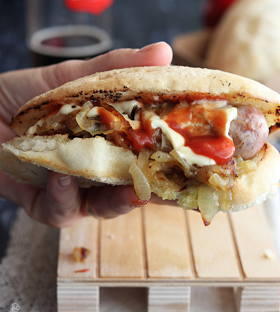 Hot Dog avec saucisse et oignon sans gluten - La Cassata Celiaca