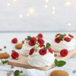 Meringhe alla panna e lamponi senza glutine - La Cassata Celiaca