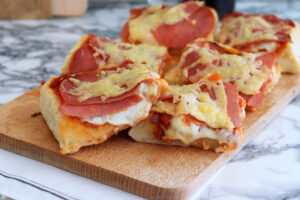 Pizza alta in stile Detroit senza glutine - La Cassata Celiaca