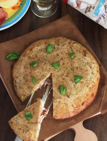 Gâteau de pain sans gluten avec fromage et speck - La Cassata Celiaca