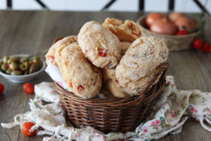 Pizzi leccesi, petits pains aux légumes sans gluten - La Cassata Celiaca