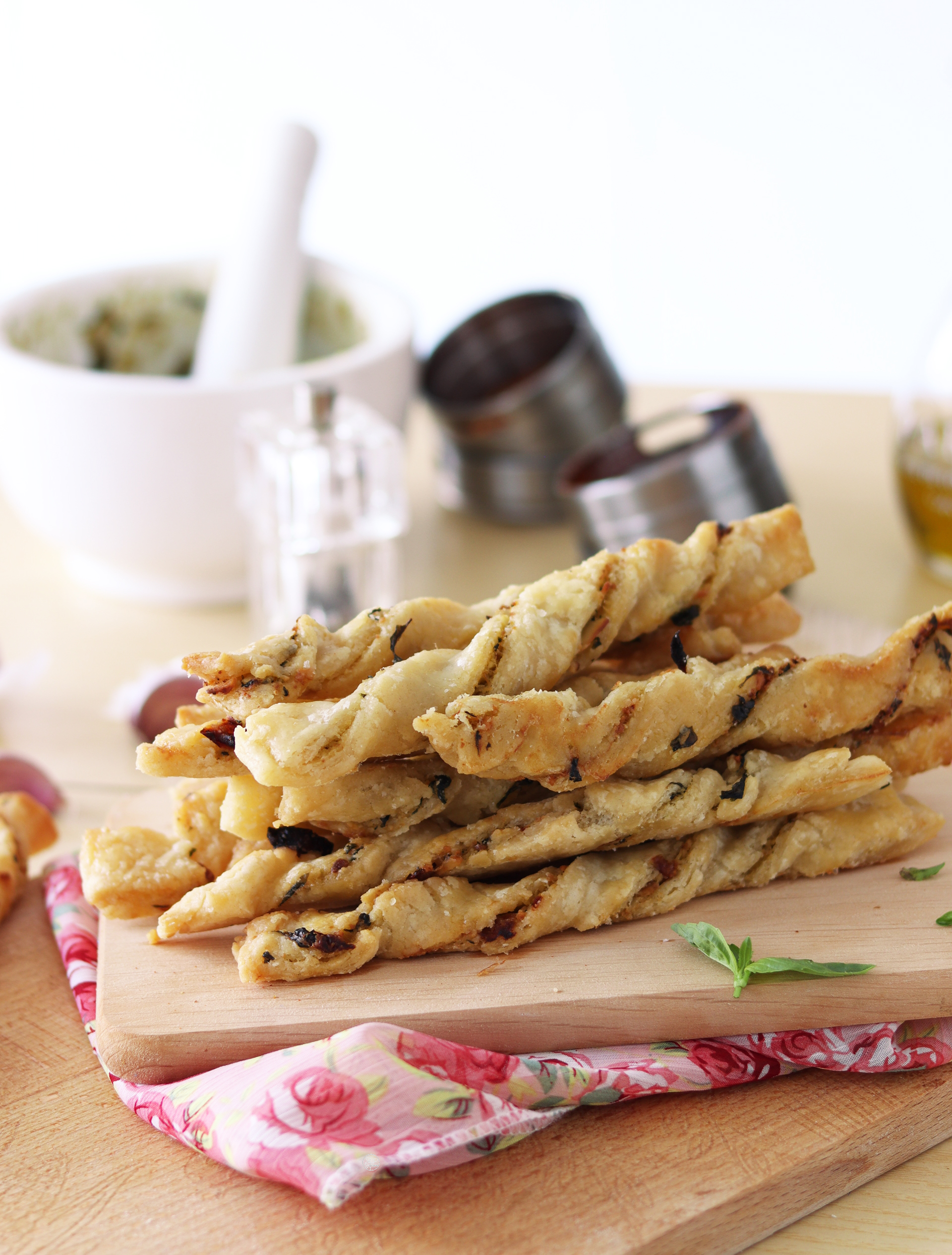 Frustine di pasta sfoglia senza glutine al pesto - La Cassata Celiaca