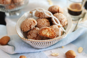 Amaretti secchi e croccanti - La Cassata Celiaca 