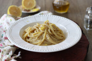 Spaghetti au beurre et aux anchois sans gluten - La Cassata Celiaca