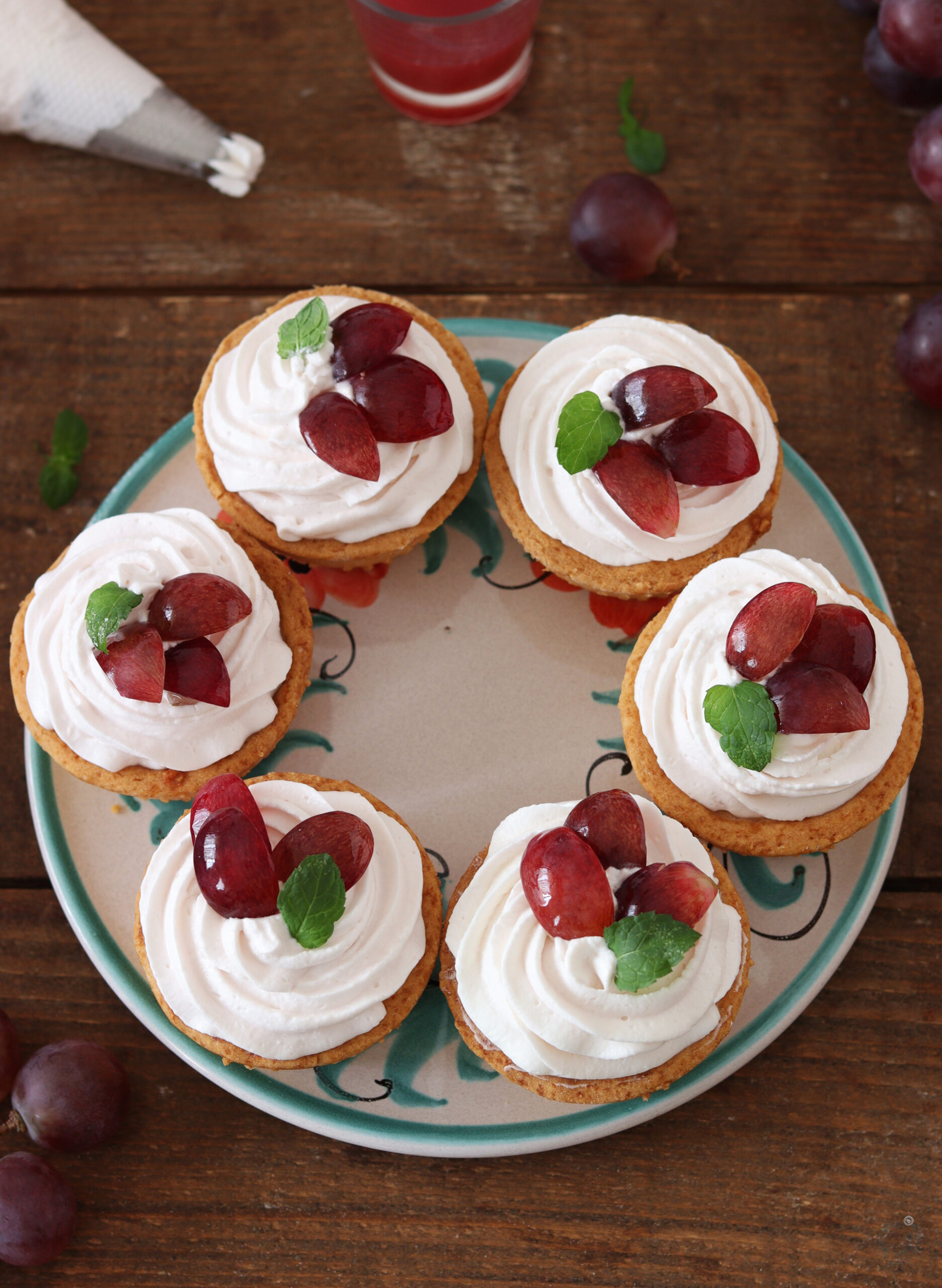 Crostatine con frangipane e uva senza glutine - La Cassata Celiaca Crostatine con frangipane e uva senza glutine - La Cassata Celiaca