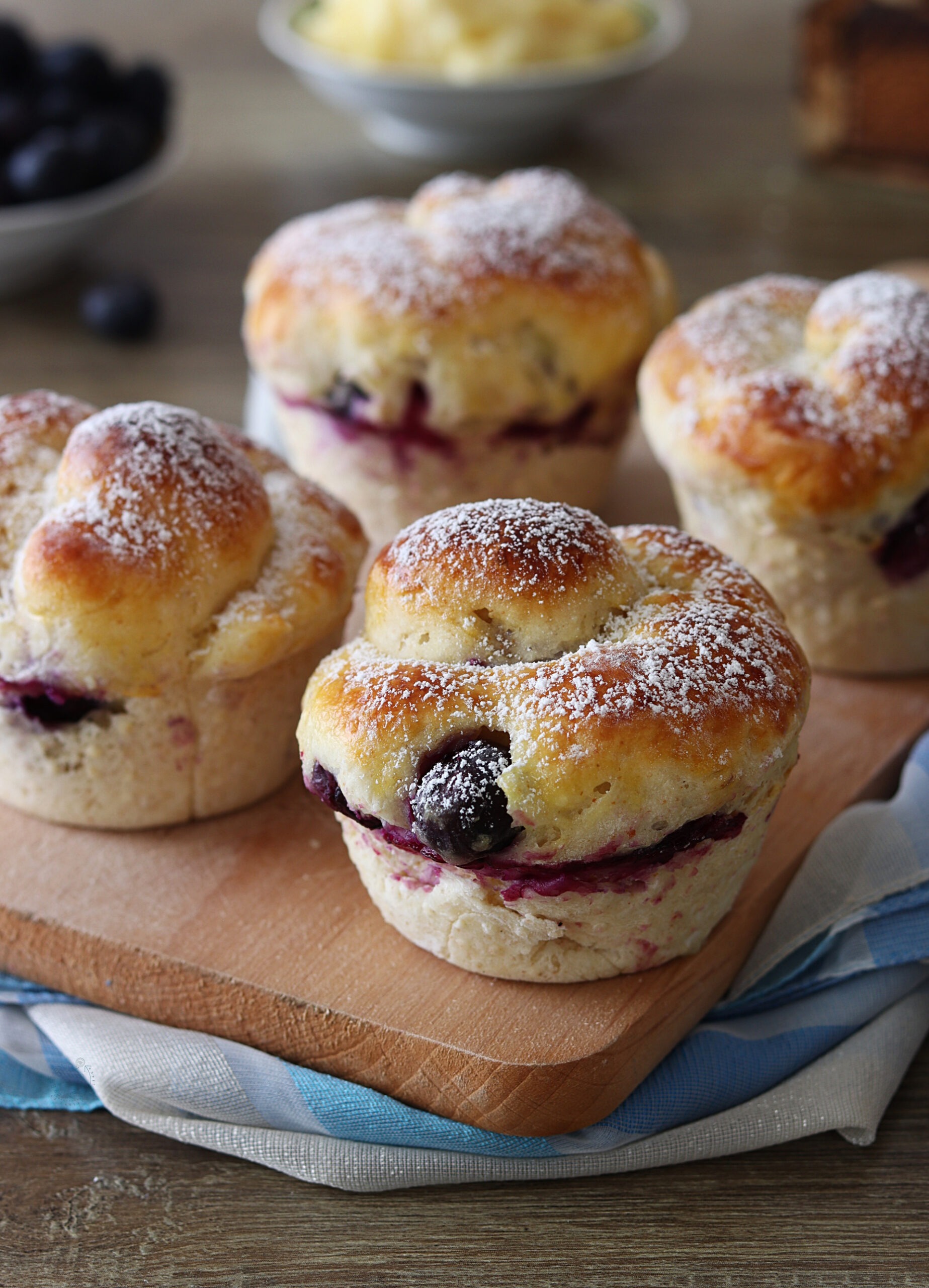 Brioche senza glutine con crema e mirtilli - La Cassata Celiaca