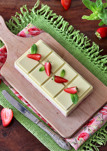 Tavoletta ai frutti di bosco e cioccolato bianco - La Cassata Celiaca