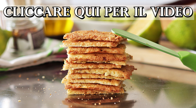 crackers di zucchine proteici