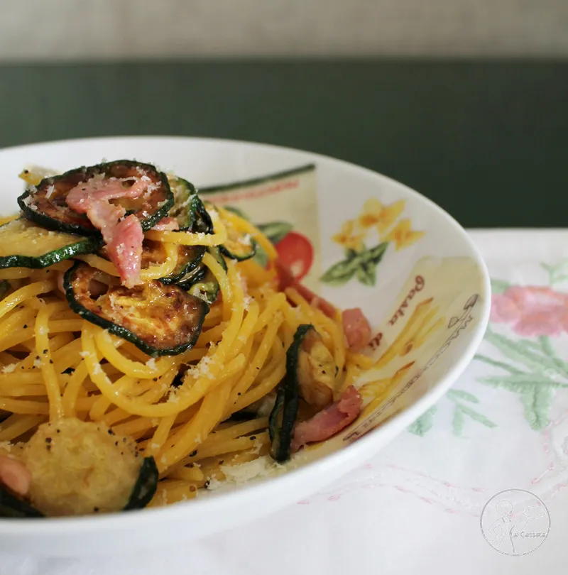 Spaghettis avec courgettes frites, bacon et caciocavallo sans gluten - La Cassata Celiaca