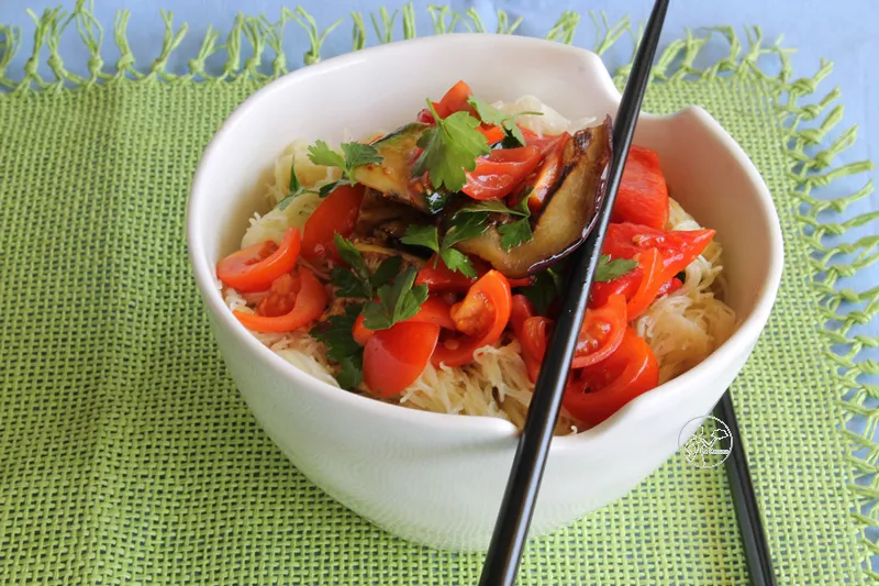 Noodles de soia sans gluten avec légumes rôtis - La Cassata Celiaca