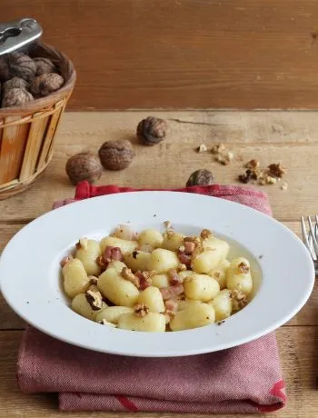 Gnocchi di patate con speck e noci per Nutrifree - La Cassata Celiaca