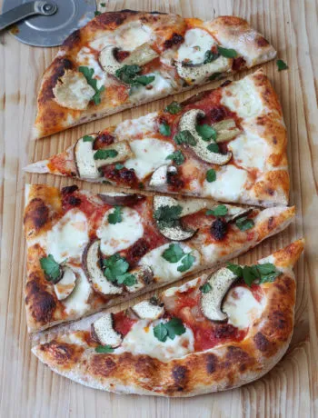 Pizza sans gluten avec nduja et champignons, la vidéo - La Cassata